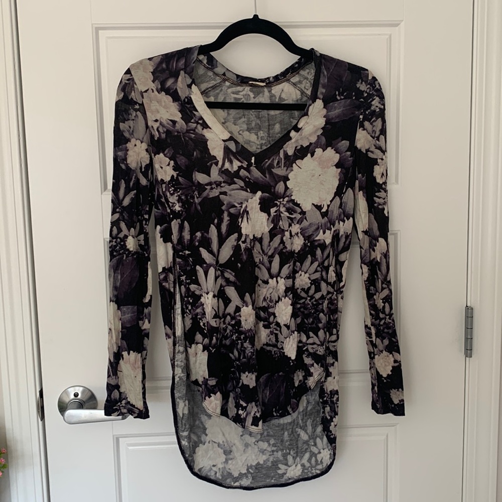 ARITZIA Wilfred long sleeve floral shirt with side cut outs